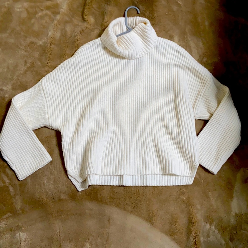 Brand new! Never worn A&F sweater